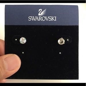 NWT Swarovski crystal solitaire studs